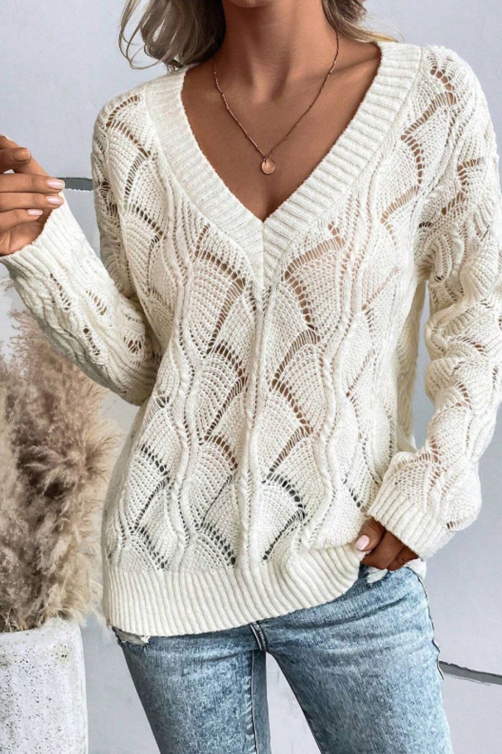 Helda - Durchbrochener Pullover mit V-Ausschnitt und langen Ärmeln