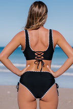 Ocean Chic - Bikini-Set mit weißem Besatz und Krawatte an der Vorderseite