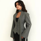 Blazer mit V-Ausschnitt und Einstecktuch - Miranda