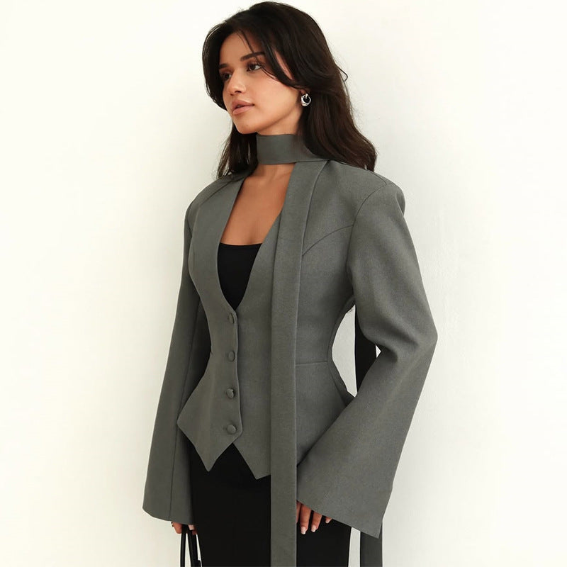 Blazer mit V-Ausschnitt und Einstecktuch - Miranda