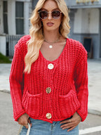 Strickjacke in leichter Ausführung mit V-Ausschnitt und Knopfverschluss
