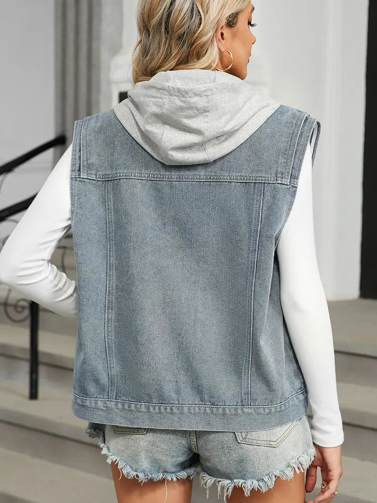 Jeansweste mit Kapuze im Used-Look