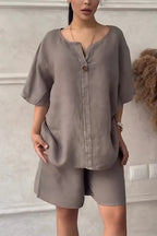 Lockere Bluse und hochgeschlossene Shorts für Frauen - Maike