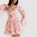 Danys - Rosa Minikleid mit Blumenprint und süßem Styling