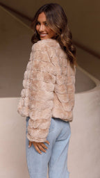 Kurze Jacke aus Kunstfell für Damen – Mirna