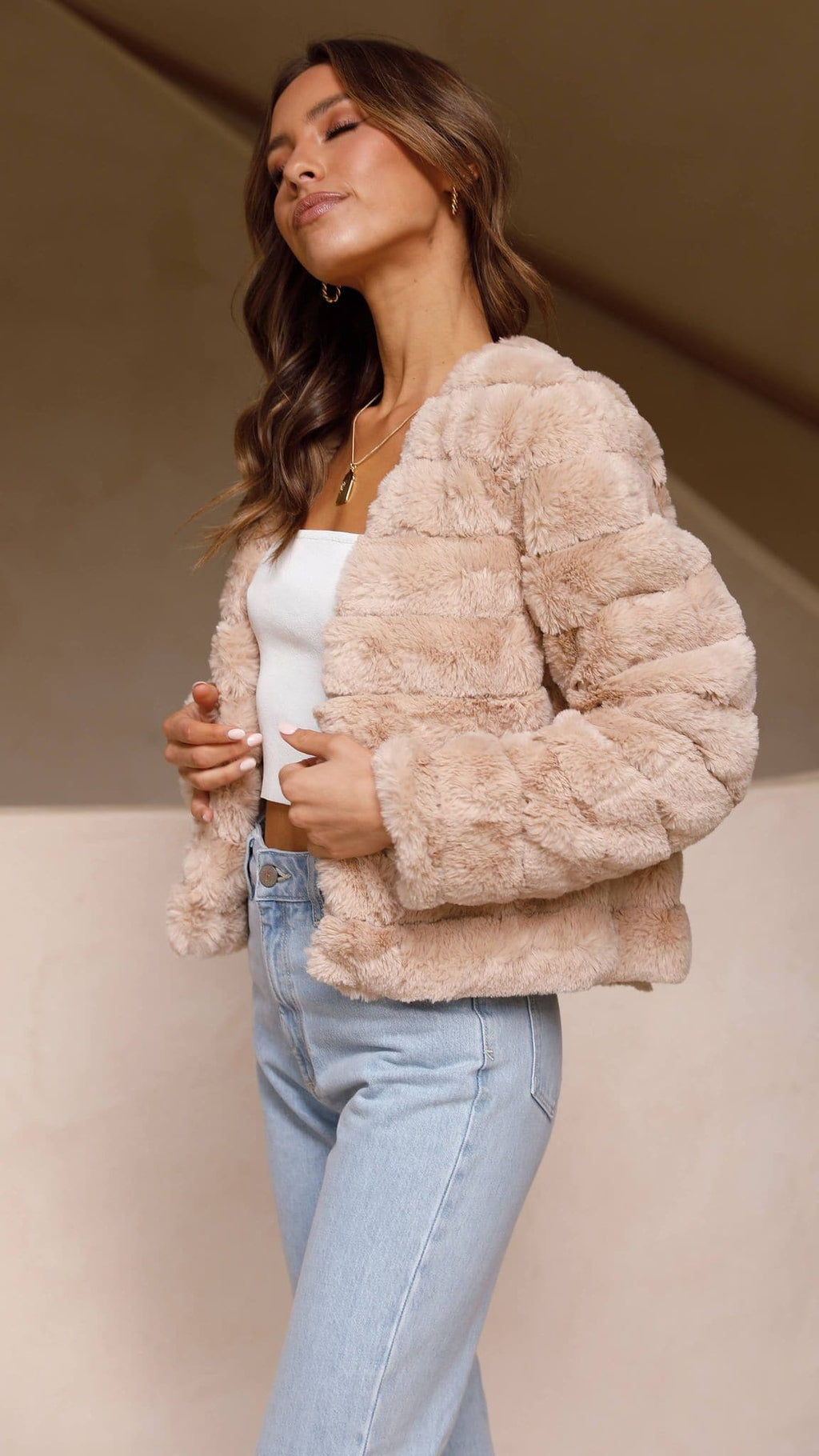 Kurze Jacke aus Kunstfell für Damen – Mirna