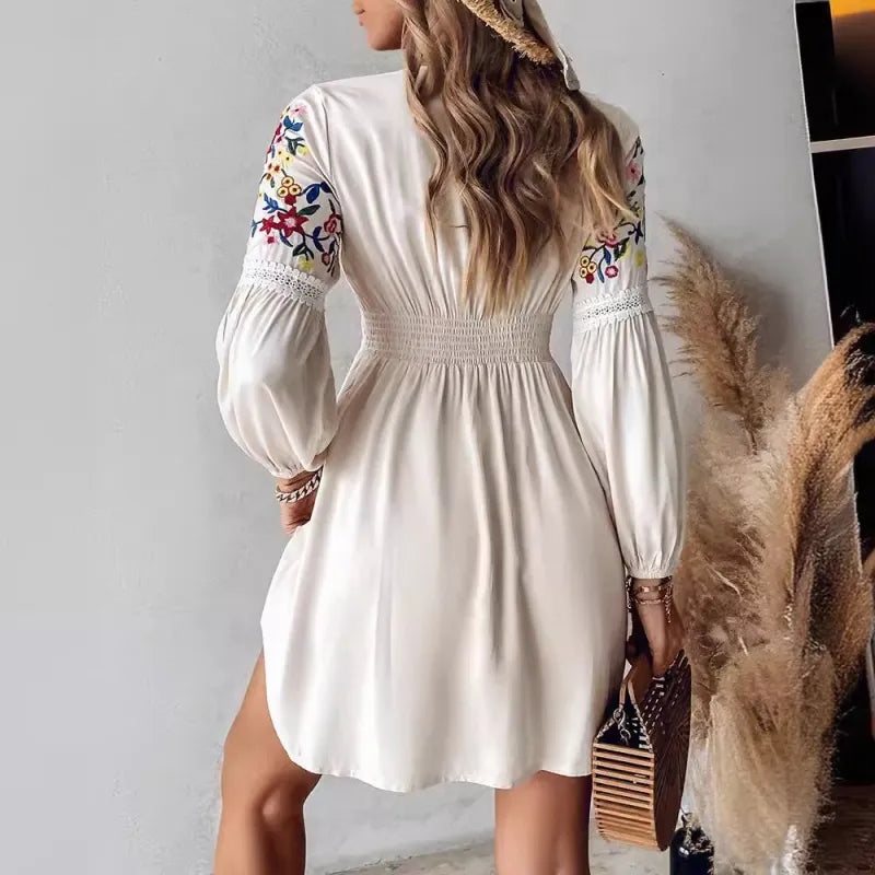 Scarlett - Bohème kurzes Kleid mit Blumen