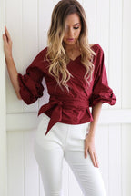 Noelle - Kurze Crossover-Bluse aus Spitze