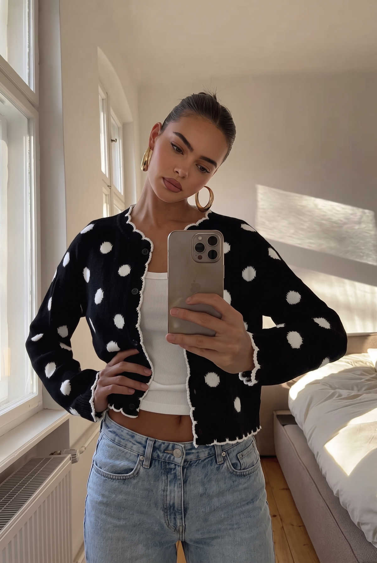 Pullover mit Punktemuster und Wellenkante
