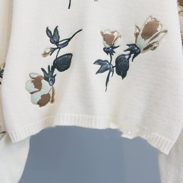 Damenstrickpullover mit Blumenstickerei - Adrienne