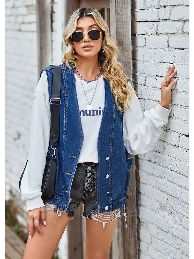 Jeansweste mit Knopfverschluss und lockerer Passform und Ärmelloser Schnitt