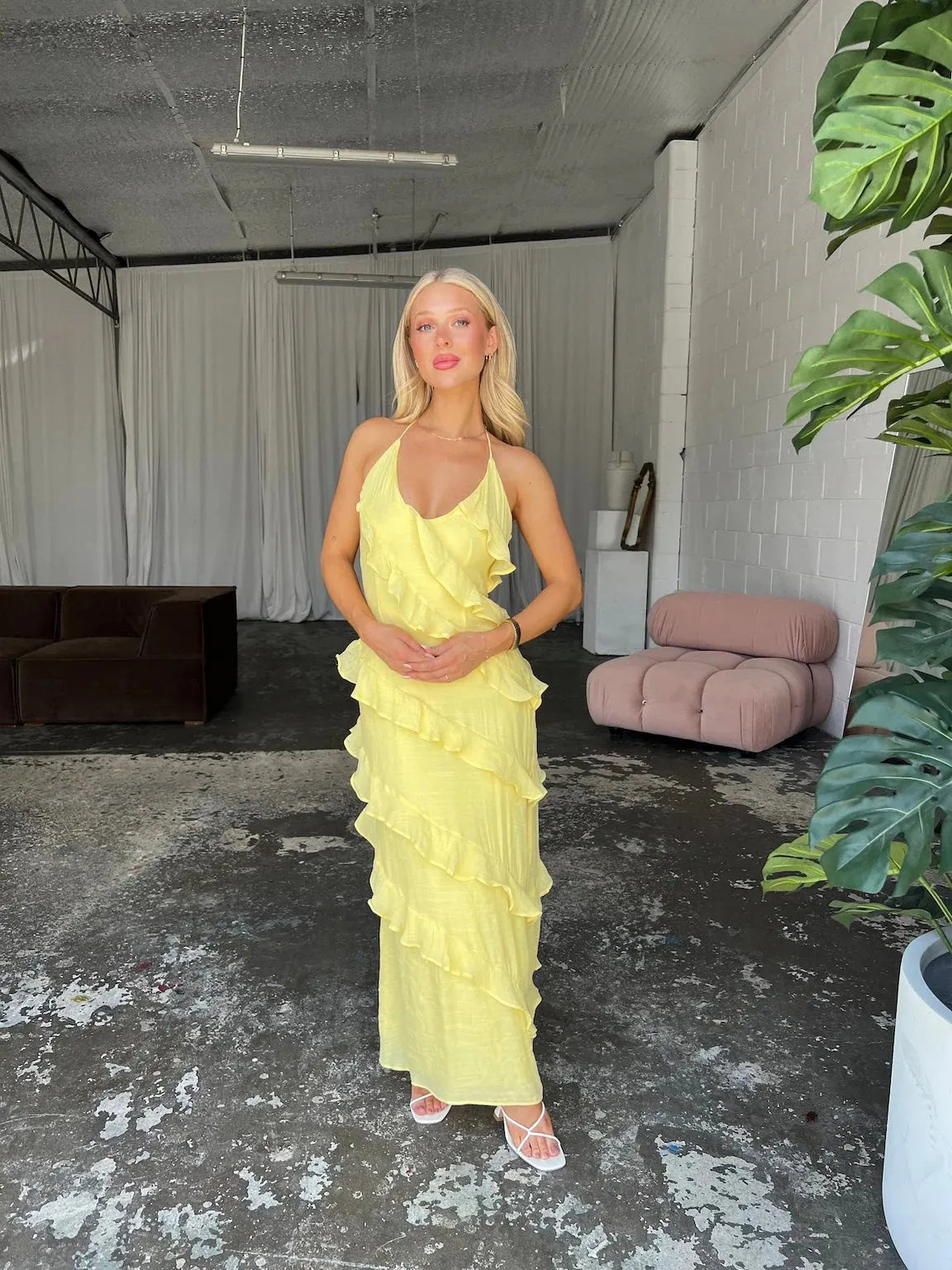 Ayla - Langes Neckholderkleid in elegantem Schnitt