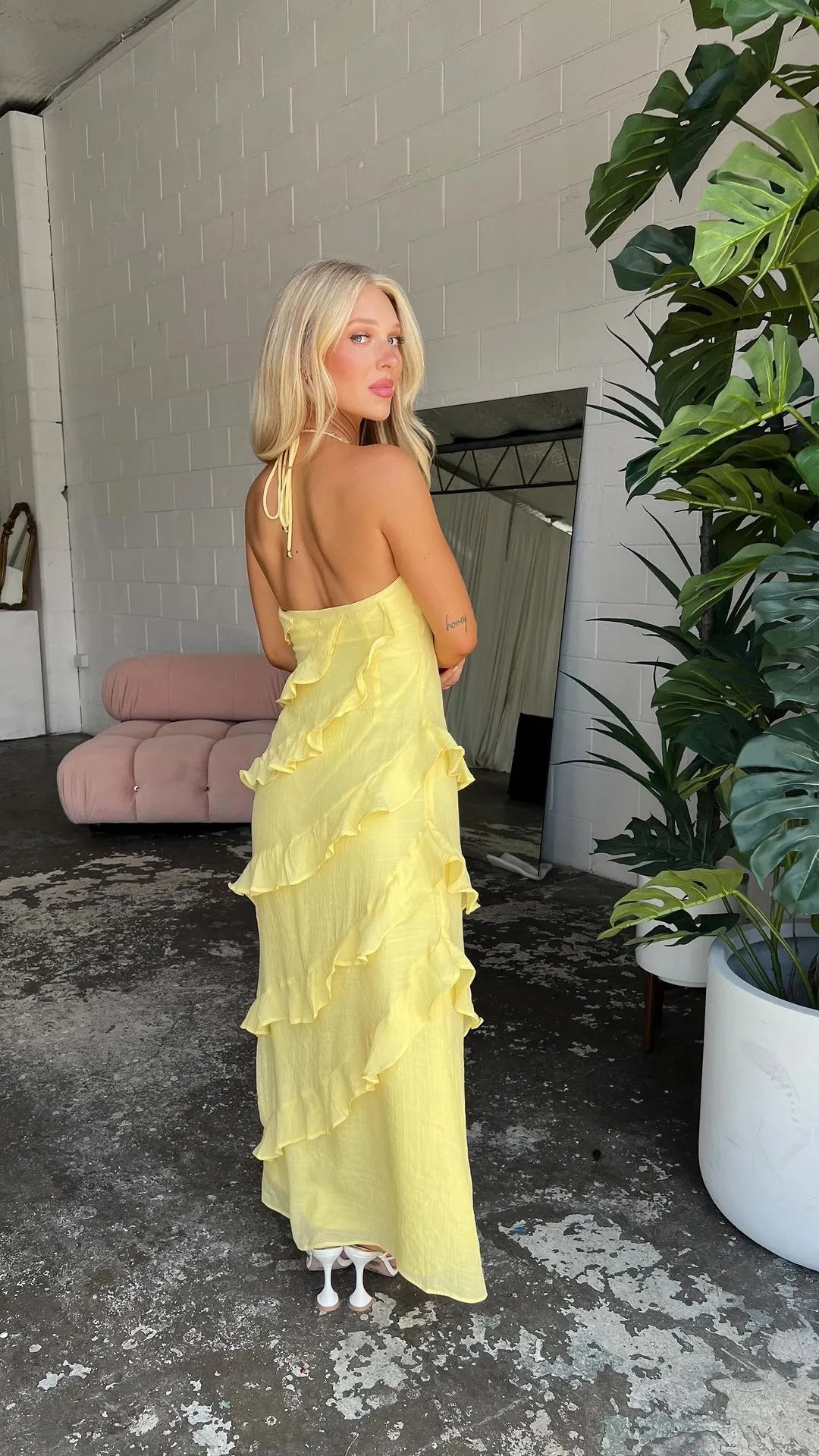 Ayla - Langes Neckholderkleid in elegantem Schnitt