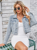 Jeansjacke im kurzen Schnitt im Used-Look mit figurbetontem Schnitt und lockerer Passform