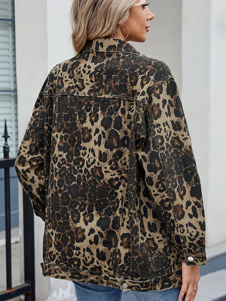 Jeansjacke im Oversize-Schnitt im Used-Look in leichter Ausführung