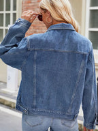 Jeansjacke im kurzen Schnitt im Used-Look mit figurbetontem Schnitt und Knopfverschluss