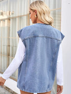 Jeansweste im Used-Look mit Knopfverschluss und mehreren Taschen