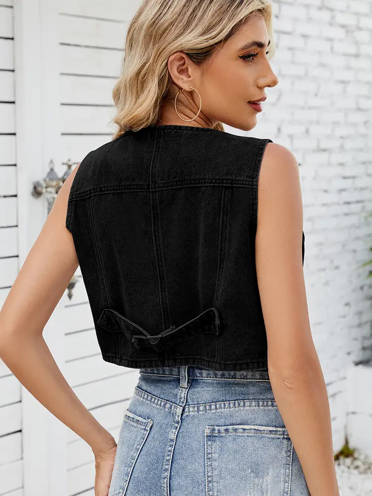 Jeansweste im kurzen Schnitt im Used-Look mit V-Ausschnitt