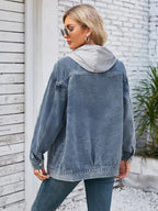 Jeansjacke im mittellangen Schnitt in leichter Ausführung mit Kapuze