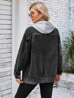 Jeansjacke im mittellangen Schnitt in leichter Ausführung mit Kapuze