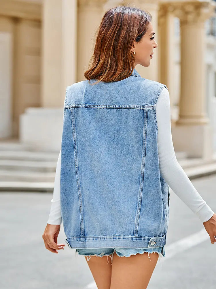 Jeansweste mit figurbetontem Schnitt, Knopfverschluss und Taschen