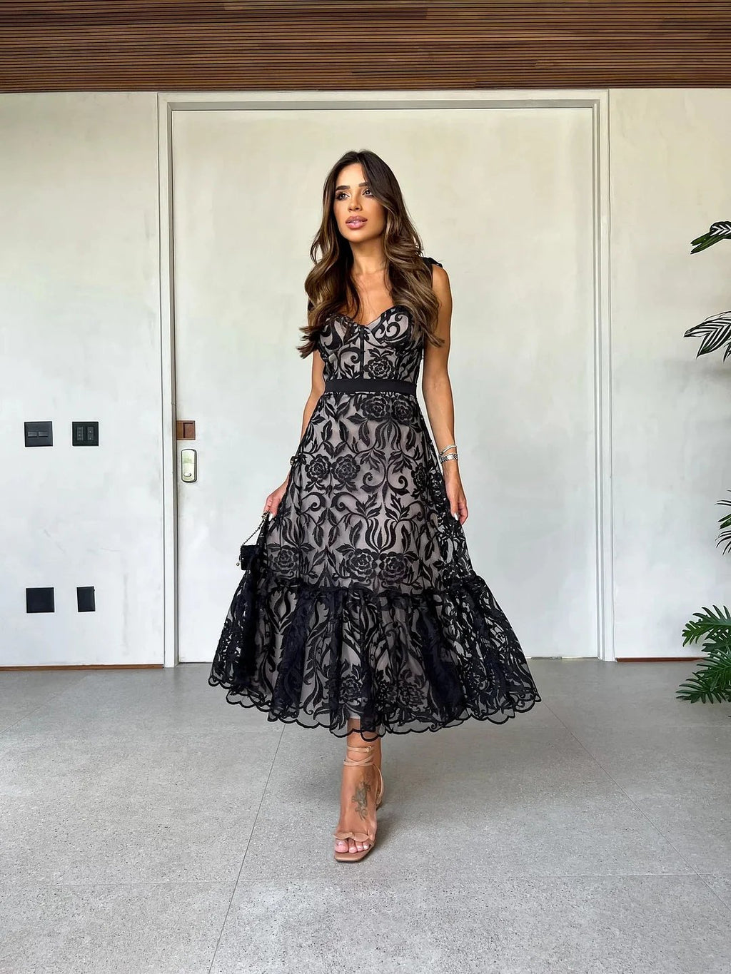 Lyla - Langes Kleid mit Trägern und offenem Rücken