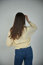 Gelbe Strickjacke