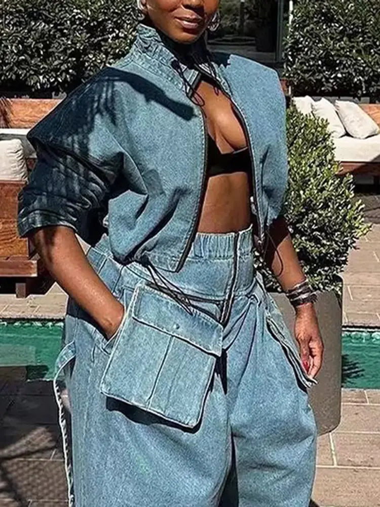 Jeansjacke im kurzen Schnitt mit Taschen und lockerer Passform
