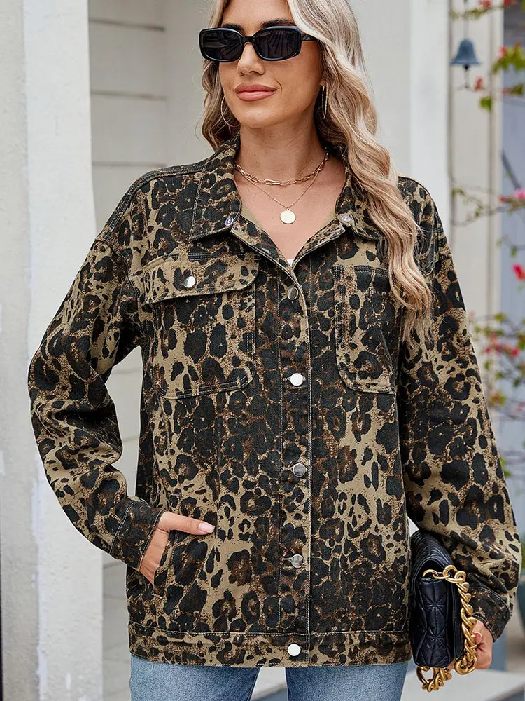 Jeansjacke im Used-Look mit Knopfverschluss und Taschen und lockerer Passform