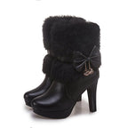 Kurze Damenstiefel mit strukturierten Absätzen - Yevrina