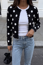 Pullover mit Punktemuster und Wellenkante