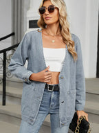 Jeansjacke mit V-Ausschnitt, Knopfverschluss und Taschen
