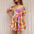 Val - Kleid mit Blumenmuster und V-Ausschnitt