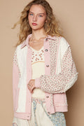 Armelle - Steppjacke mit Knöpfen, freiliegenden Nähten und Blumenmuster