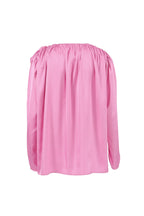 Victoria - Rosafarbene Bluse mit gerafftem V-Ausschnitt und floraler Spitze