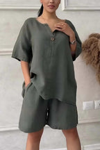 Lockere Bluse und hochgeschlossene Shorts für Frauen - Maike