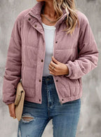 Kurze, gesteppte Damen-Rollkragenjacke mit gerippter Struktur - Svala