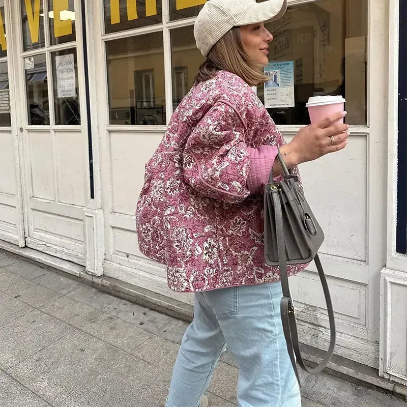 Steppjacke mit figurbetontem Schnitt, Blumenmuster und Knopfverschluss