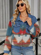 Jeansjacke im kurzen Schnitt im Used-Look mit Farbblock-Design
