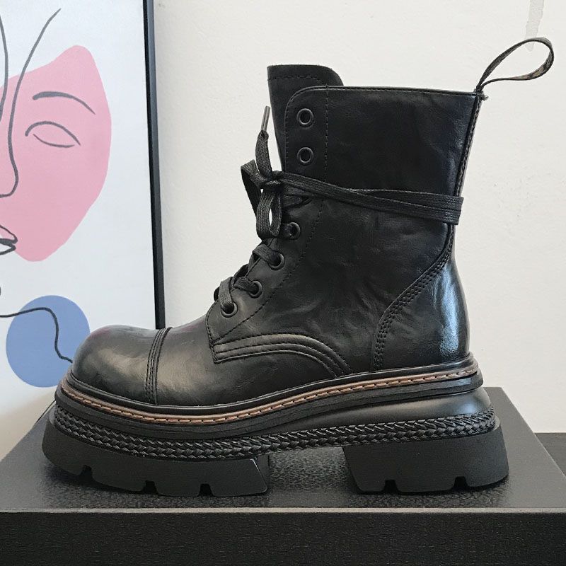 Kurze Damenstiefel mit fester Sohle und seitlichem Reißverschluss - Elviora