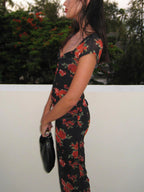 Júlia - Midikleid mit Blumenmuster und geraffter Seite
