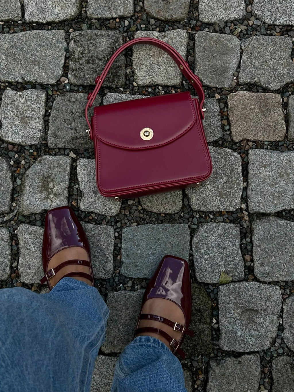 Damenhandtasche mit Klappe und eleganter Verarbeitung