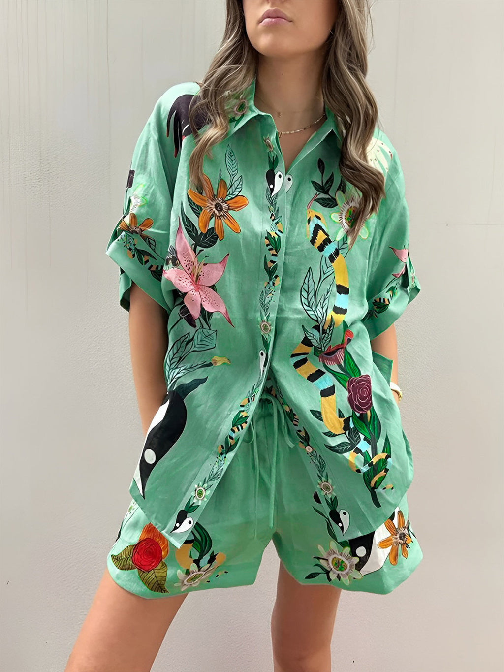 Saray - Übergroßes Shorts-Set mit Blumendruck