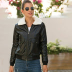 Winterliche Lederjacke mit Fellkragen