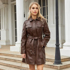 Mittellange Lederjacke mit Gürtel