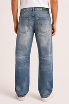 Herrenjeans mit geradem Bein, Waschoptik und Abnutzungsspuren – Wigbert