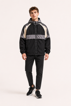 Sportliche Herrenjacke mit Kapuze und Windschutz – Adriano