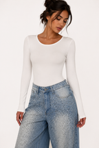 Damenjeans mit weitem Bein und Strassverzierung – Wellen
