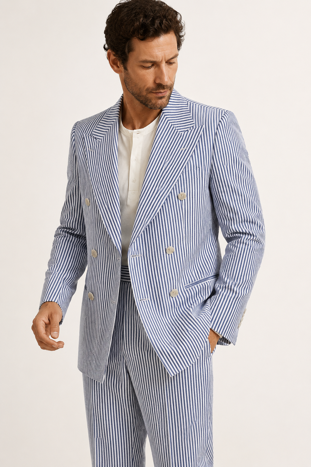 Hellblauer Herrenanzug mit Streifen im mediterranen Stil – Emil