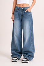 Baggy-Jeans für Damen mit weitem Bein, heller Waschung und langem Saum – Helga